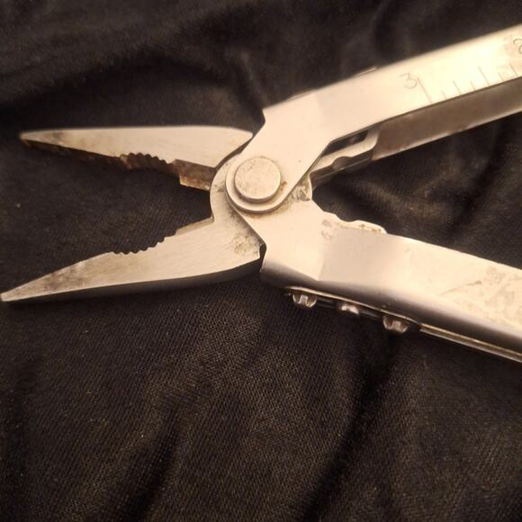 Gerber Multiplier MP600 Multi-Tool Silver Needle Nose Pliers - Picture 3 of 7